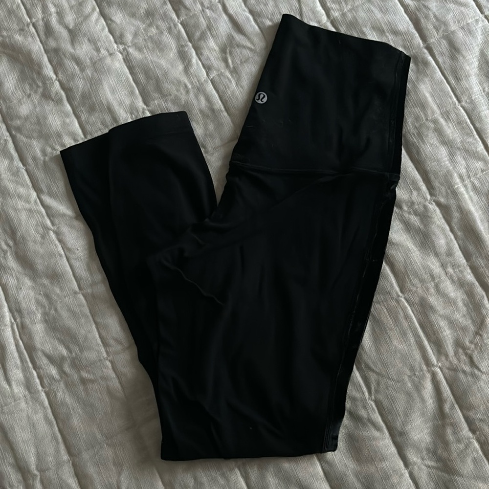 Lululemon Align Super High-Rise Crop *Velvet
Black size 6